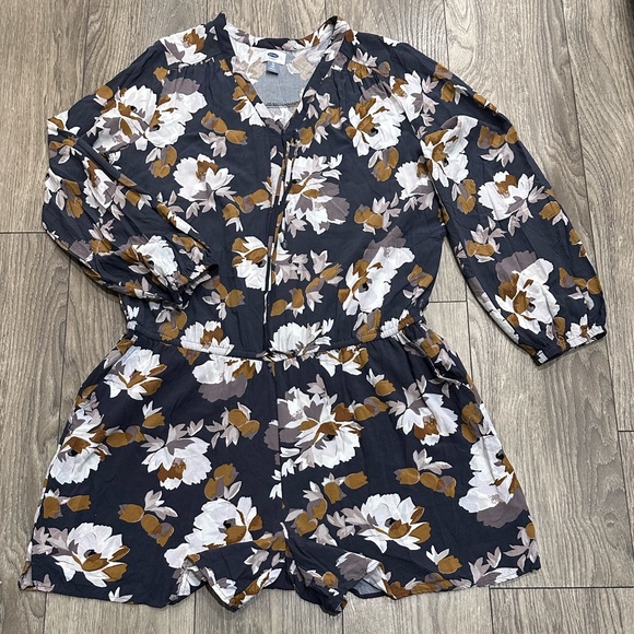 🌿 Old Navy Long Sleeve Floral Leaf Romper (Size XL, Pre-Loved) 🌿 - Picture 9 of 10